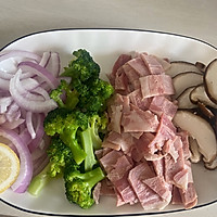 黑椒培根意面的做法图解1