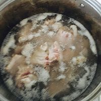 排骨炖豆角土豆的做法图解2