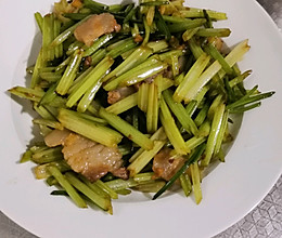 家常菜—芹菜炒肉的做法