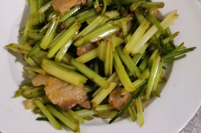 家常菜—芹菜炒肉