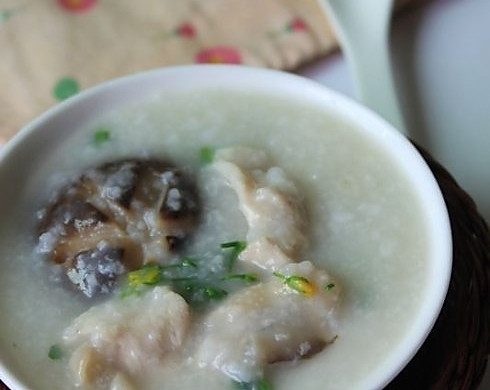 菜心香菇滑鸡粥