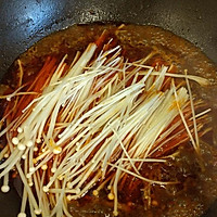 麻辣过瘾的麻辣金菇牛百叶小火锅的做法图解4