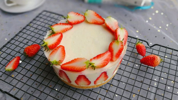 生乳酪草莓慕斯蛋糕