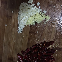 凉拌腐竹木耳的做法图解3