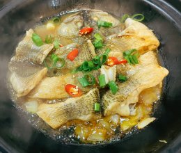 砂锅焗鲈鱼—鱼肉鲜嫩爽滑美味的做法