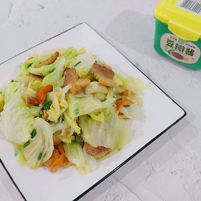 五花肉炒包菜