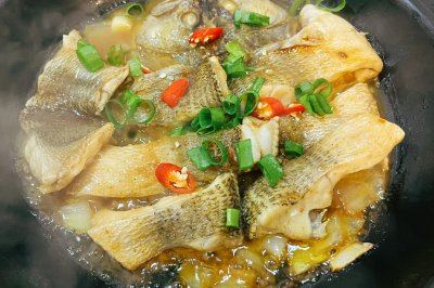 砂锅焗鲈鱼—鱼肉鲜嫩爽滑美味