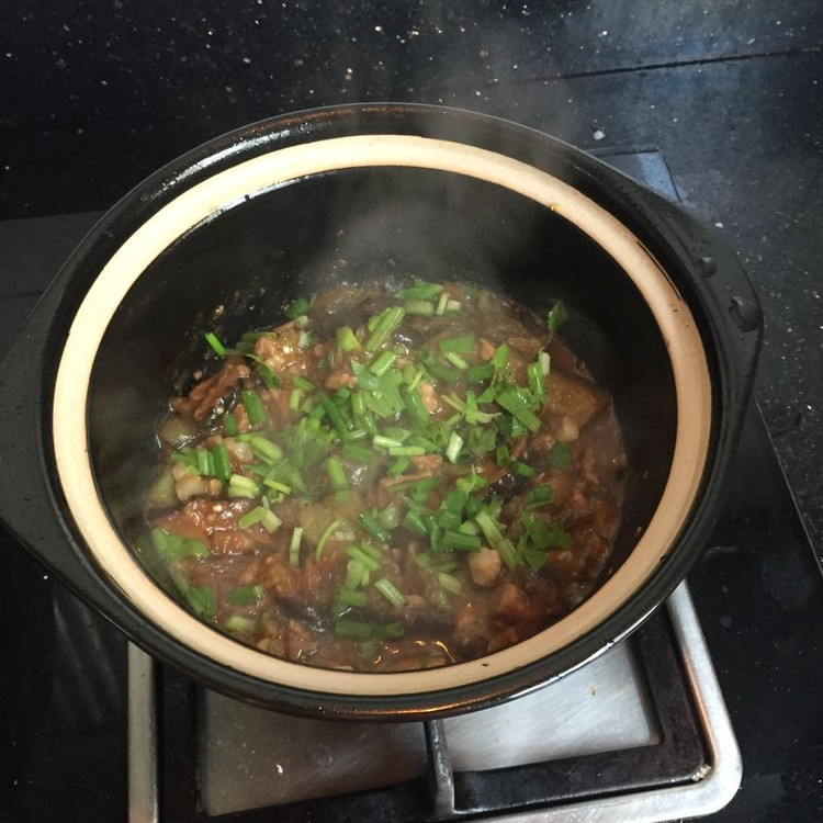 洋葱香菇青茄的做法