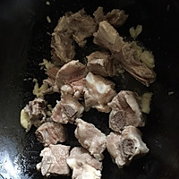 香咸炒排骨的做法图解4