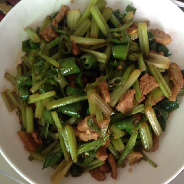 芹菜炒肉的做法图解6