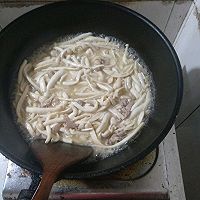 海鲜菇炒瘦肉的做法图解7