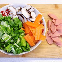 #吃出健康，解决假胖#火腿蔬菜炒面的做法图解2