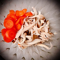 【减肥菜谱】平菇炒胡萝卜的做法图解1