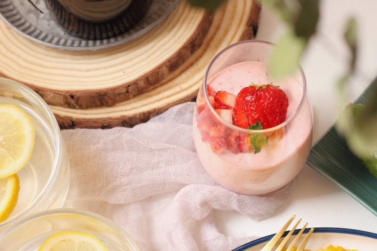 酸酸甜甜草莓慕斯的做法