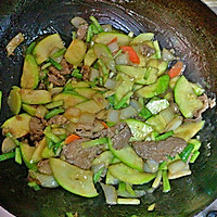 西葫芦炒牛肉的做法图解9