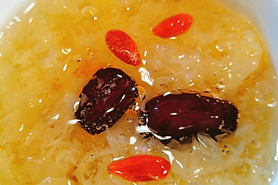 丑耳灰枣枸杞汤