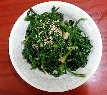 韩国料理：拌菠菜