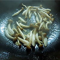蚝油蟹味菇炒青菜的做法图解4