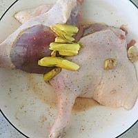 椒盐果香烤鸭腿的做法图解3