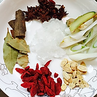 入口即化的酱香猪蹄~冬季食补首选的做法图解1