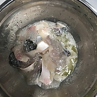 厨娘分享极鲜的家庭版酸菜鱼的做法图解1