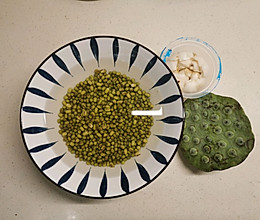 绿豆百合莲子汤的做法