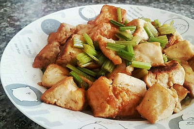 芹菜烩豆腐