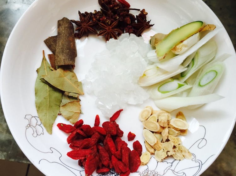 入口即化的酱香猪蹄～冬季食补首选的做法图解1