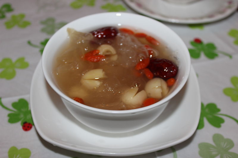 Ice sugar, tremella and lotus seed soup