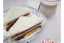 煎蛋火腿三明治的做法