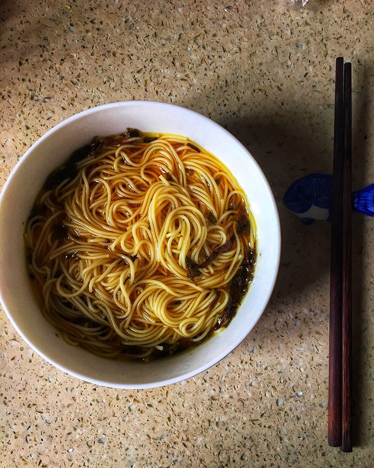 香椿葱油面的做法