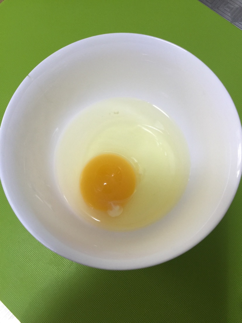 宝宝辅食--番茄丁蒸蛋羹的做法图解1