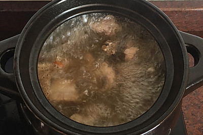 鸭肉排骨补汤