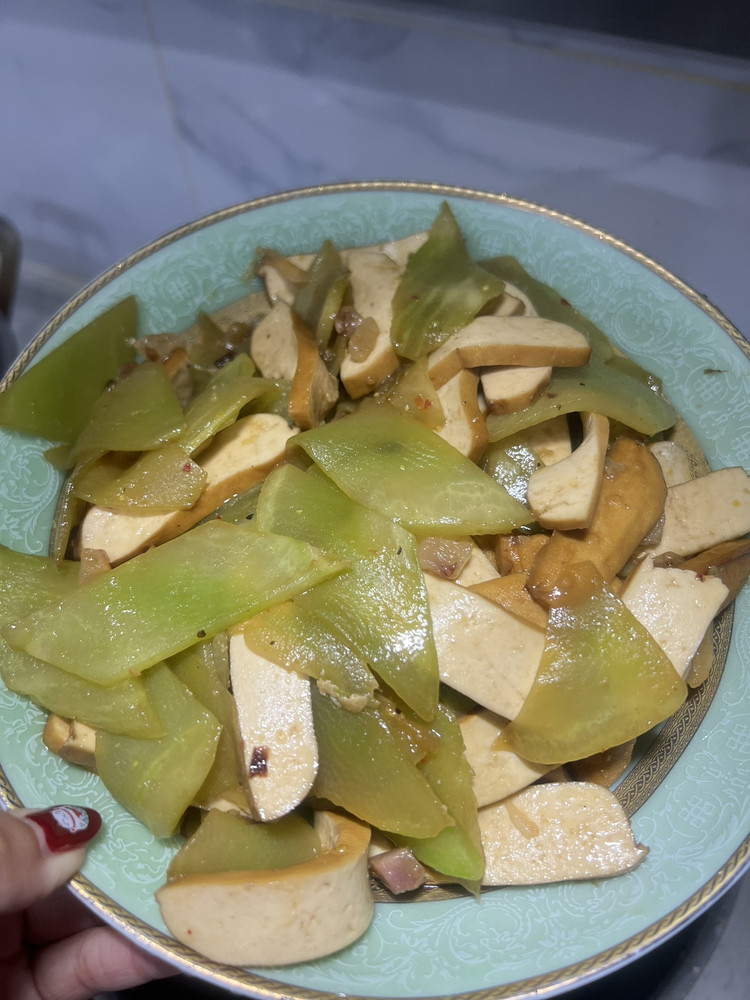 莴笋腊肉炒香干的做法