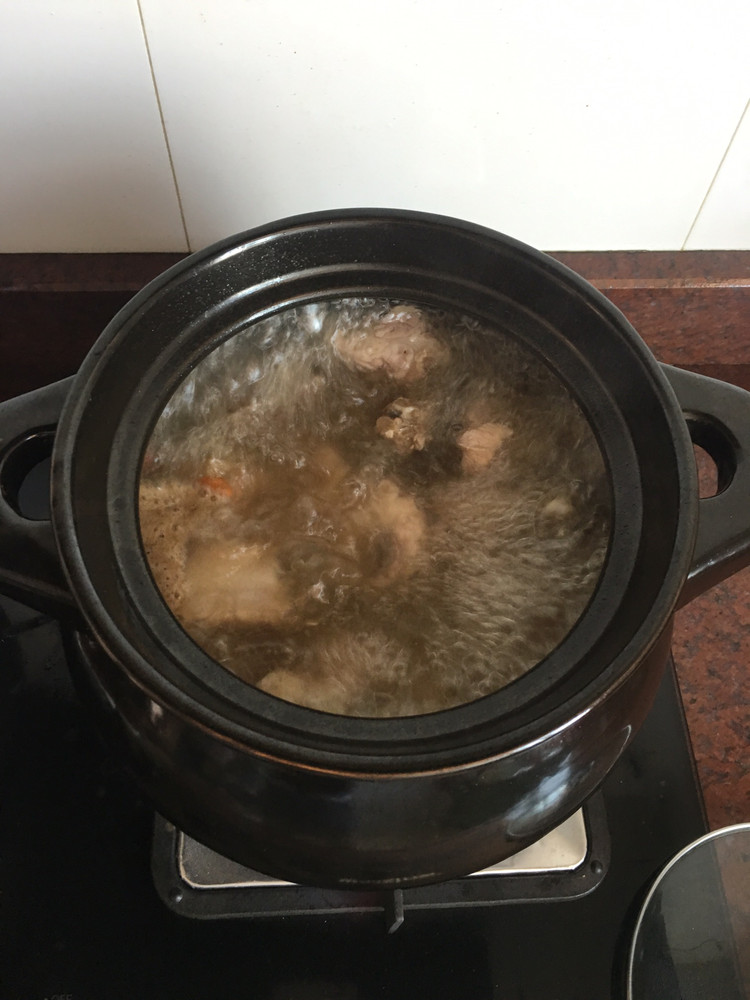 鸭肉排骨补汤的做法