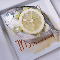 柠香煎鲳鱼·年年有鱼的做法图解7