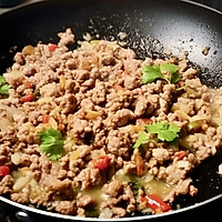 裹满酱汁肉末的面条真的绝绝子！真想一口接着一口太过瘾啦的做法图解2
