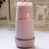 #精品菜谱挑战赛#牛奶草莓奶昔的做法图解11