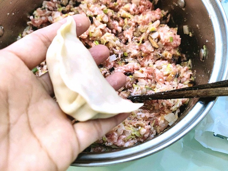 【详细包法】白菜香菇猪肉水饺的做法