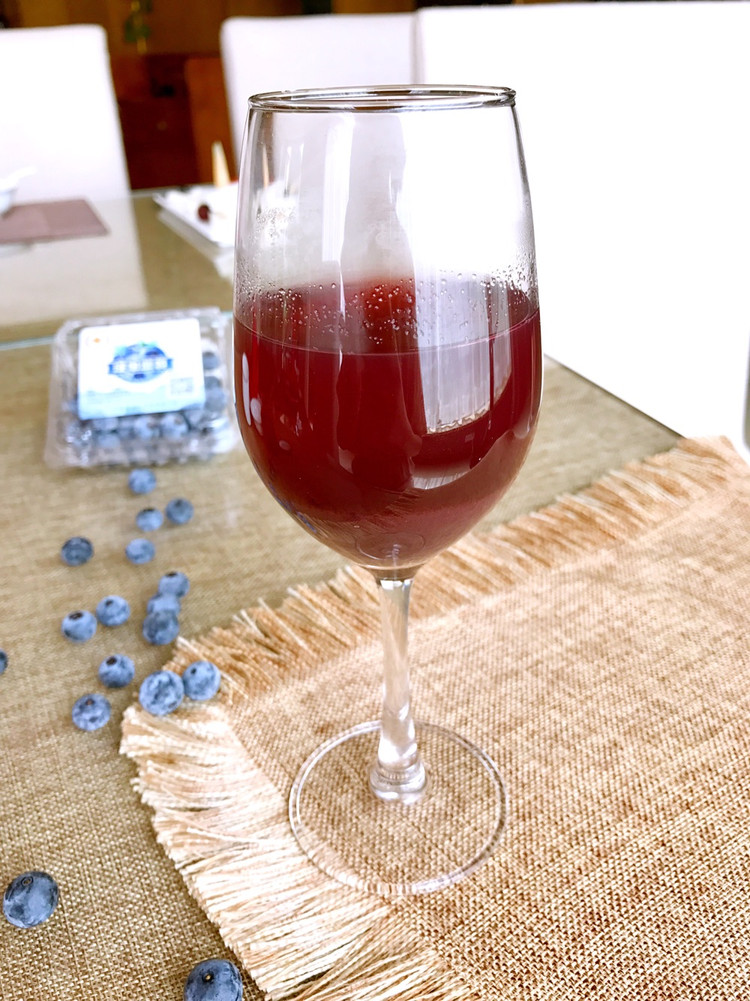 蓝莓果汁的做法