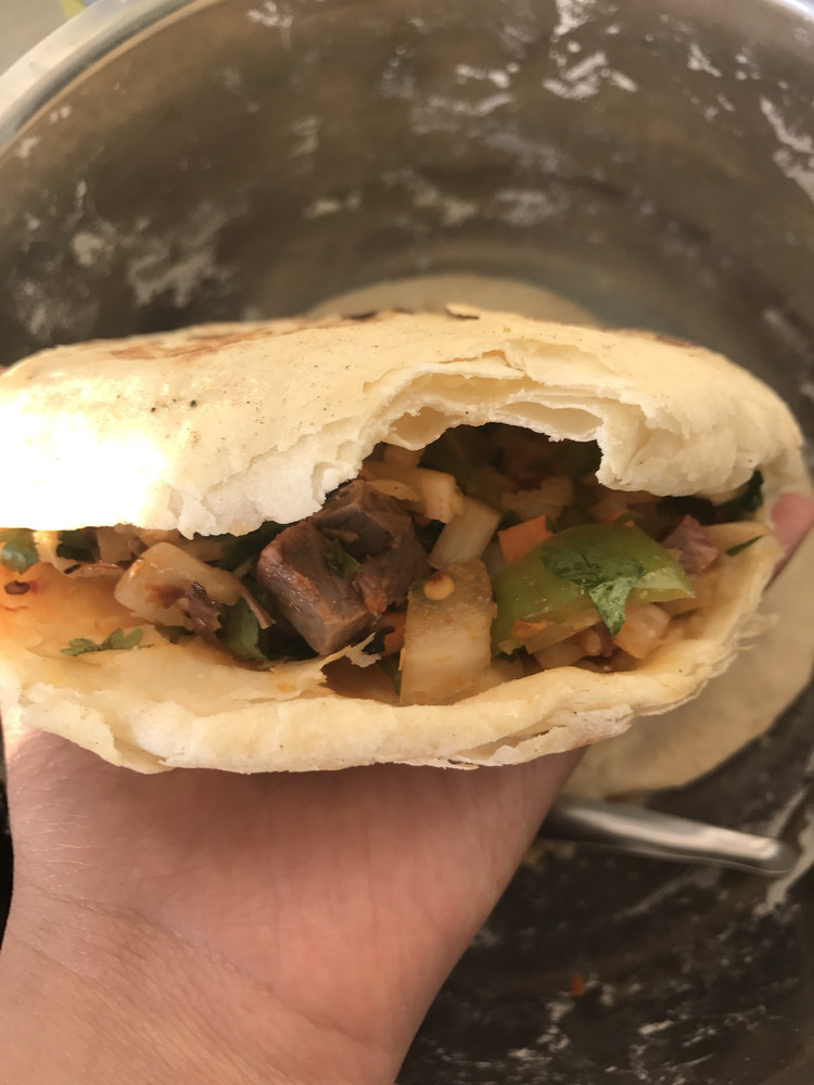 牛肉火烧（因为没有卖驴肉的、只好用牛肉代替啦）的做法