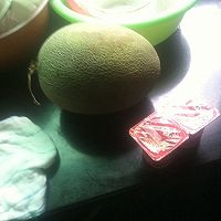 酸奶哈密瓜的做法图解1