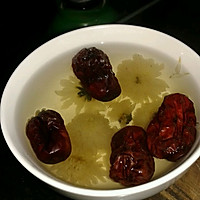 菊花红枣养生茶的做法图解1