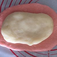 樱花粉色麻薯红豆沙软欧包的做法图解4
