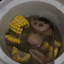 排骨莲藕玉米汤