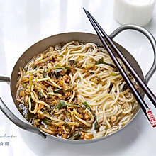 这个小锅米线做法简单，好吃的连汤都不放过。