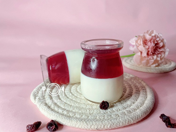 蔓越莓牛奶双色奶冻，超简单超满足超好看的做法