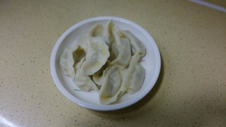 青椒虾干馅饺子的做法