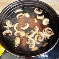 皮蛋豆腐口蘑火腿汤的做法图解6
