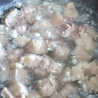 经典猪肉炖粉条#樱花味道#的做法图解2